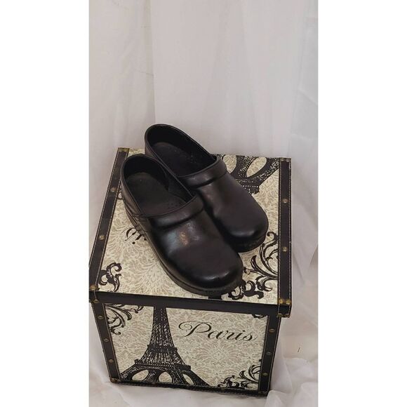 Dansko clogs  - Picture 1 of 9